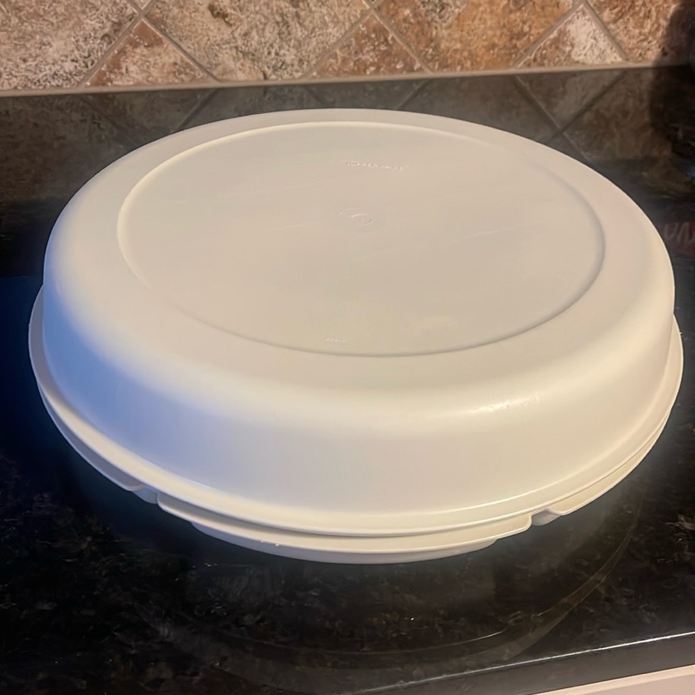 Vintage TUPPERWARE Serving Center/ Veggie Tray #1665 With Lid #1666.
